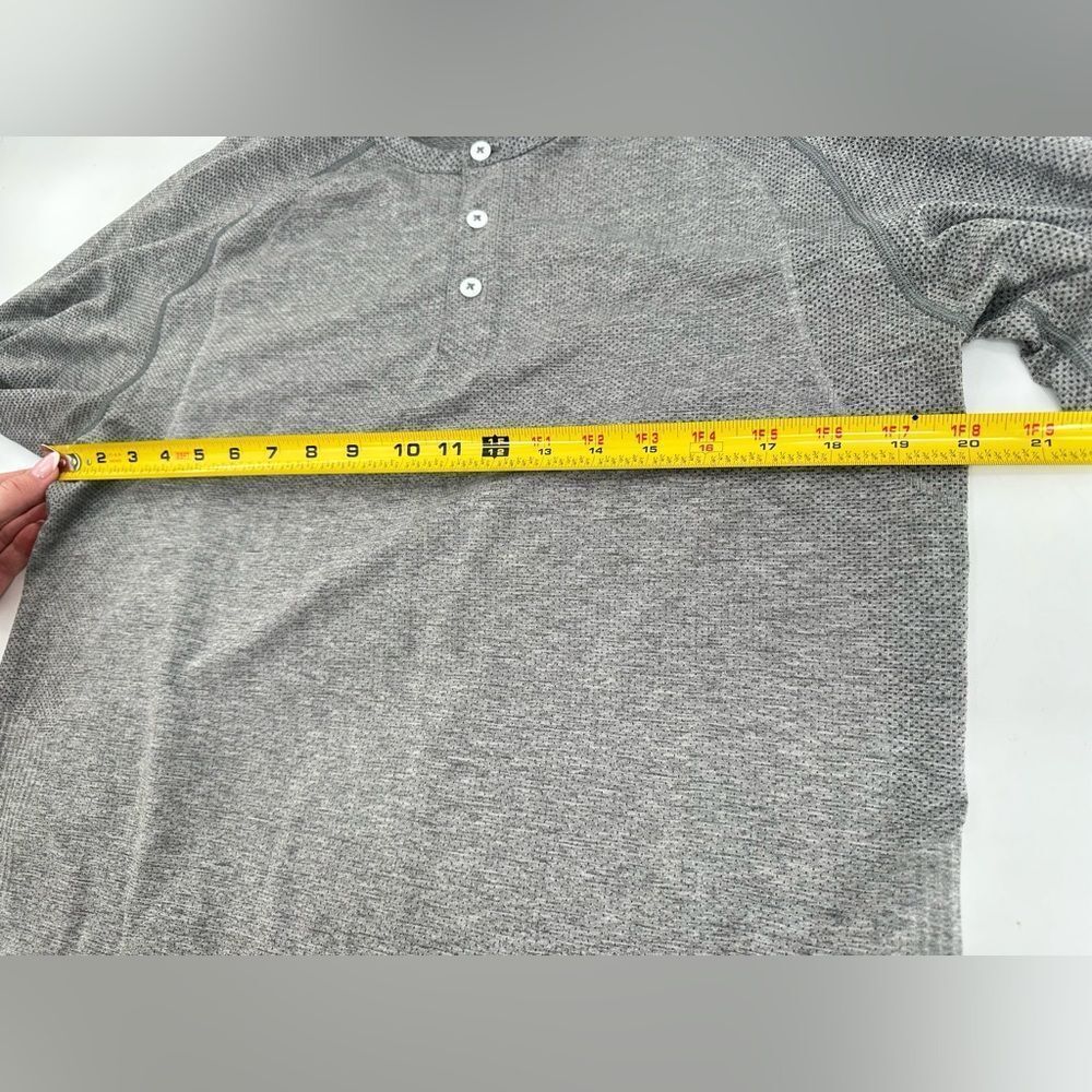 Lululemon Metal Vent Tech Long Sleeve Henley 2.0 Grey Size Large - Picture 7 of 7